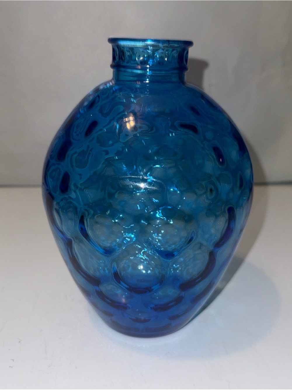 Lovely 8-1/2" Honeycomb Blue Art Glass Vase